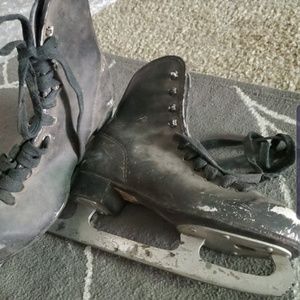 Vintage Ice Skates. Size 4. Brand: Rally